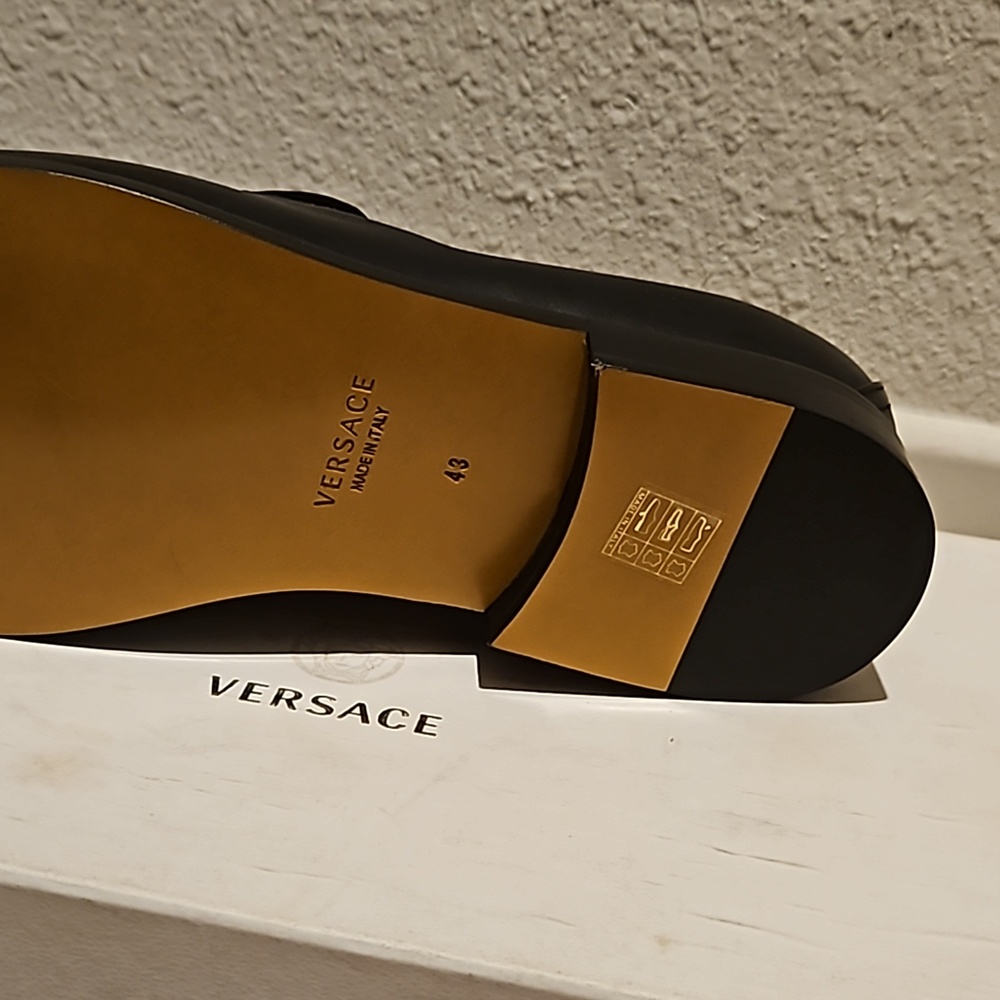 Versace 👞 - Picture 2 of 8